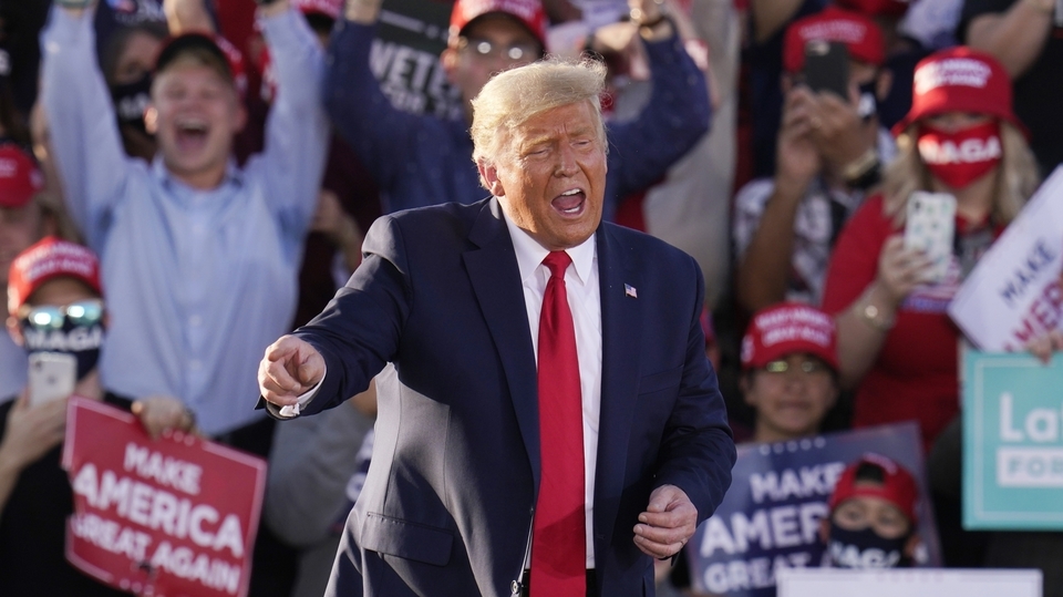 Americký prezident Donald Trump obhajuje svůj úřad.