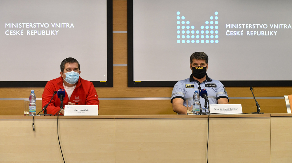 Zleva ministr vnitra Jan Hamáček (ČSSD) a policejní prezident Jan Švejdar. 