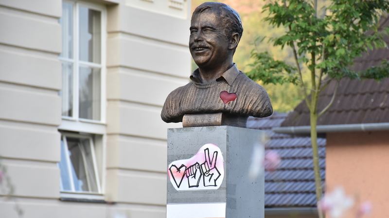 Busta Václava Havla v Letovicích.