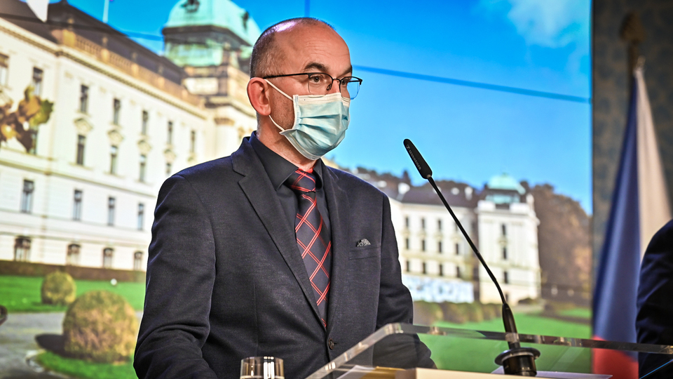 Ministr zdravotnictví Jan Blatný (za ANO). 