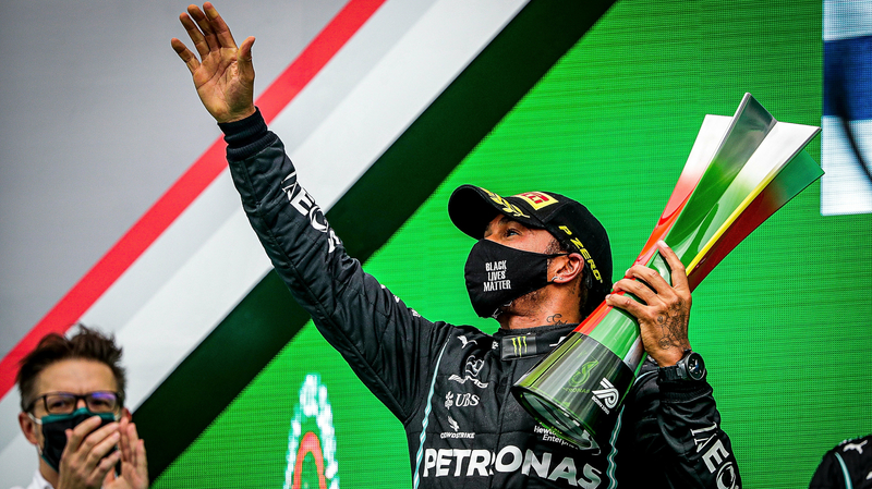 Pilot Mercedesu Lewis Hamilton.