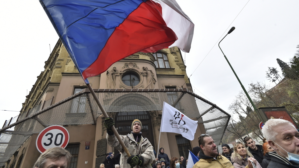 Desítky podnikatelů v Praze protestovaly proti vládním opatřením.