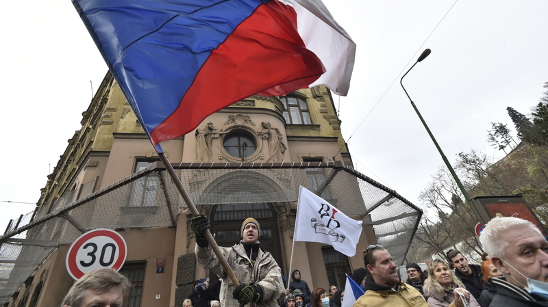 Desítky podnikatelů v Praze protestovaly proti vládním opatřením.