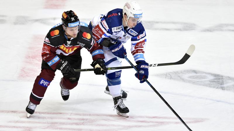 Sparťanský útočník Vladimír Sobotka (zleva).