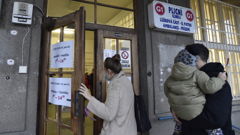 Odběrové místo v pražské Thomayerově nemocnici.