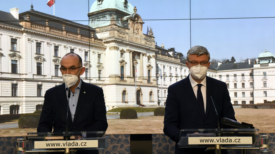 Ministři Jan Blatný (vlevo) a Karel Havlíček.