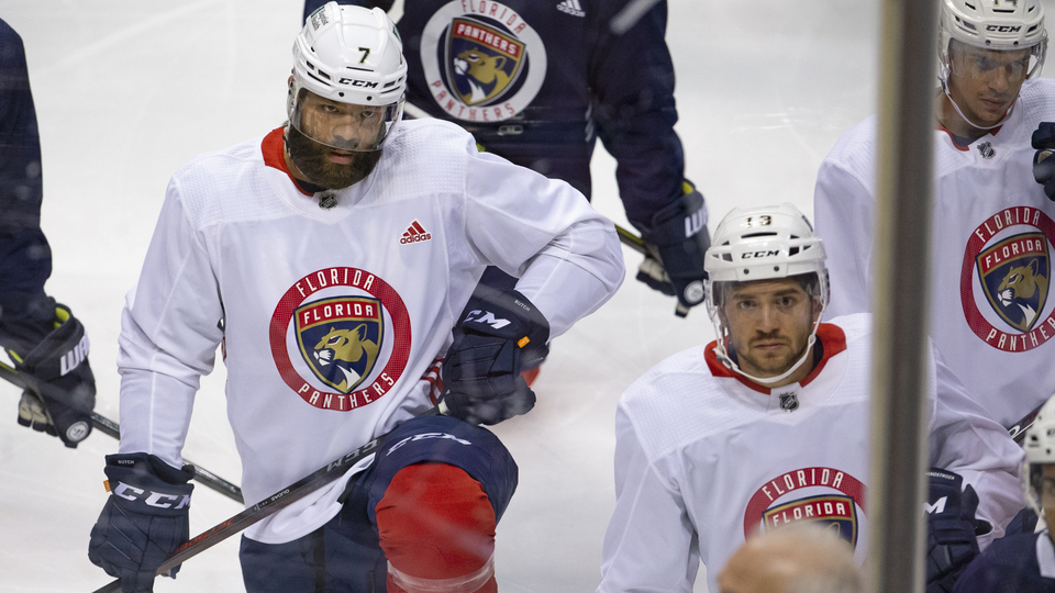 Radko Gudas (vlevo) se připravuje na svůj premiérový zápas v dresu Floridy.