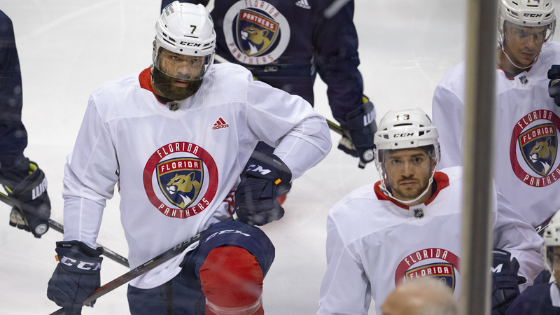 Radko Gudas (vlevo) se připravuje na svůj premiérový zápas v dresu Floridy.