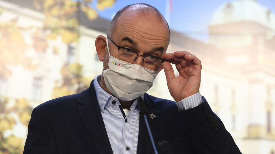 Ministr zdravotnictví Jan Blatný (za ANO).