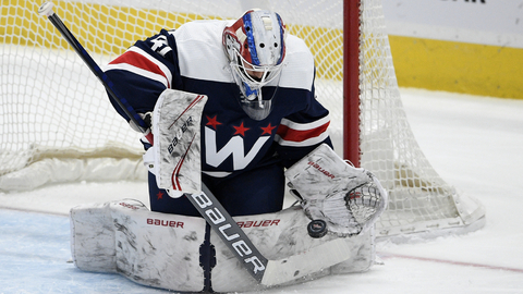 Brankář Washingtonu Capitals Vítek Vaněček. 
