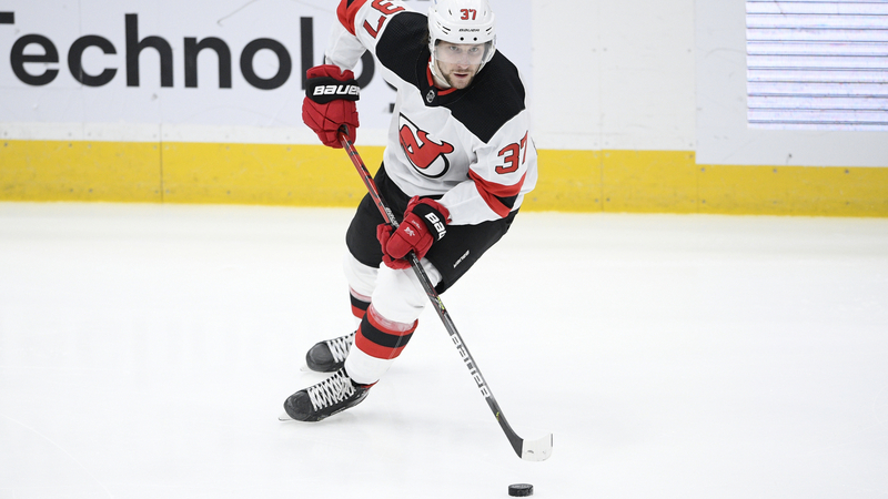 Český útočník Pavel Zacha v barvách ďáblů z New Jersey.