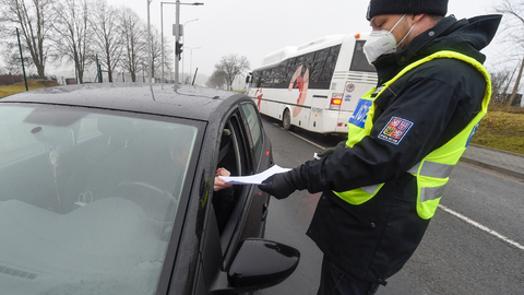 Policejní kontrola mezi okresy Ostrava a Opava.