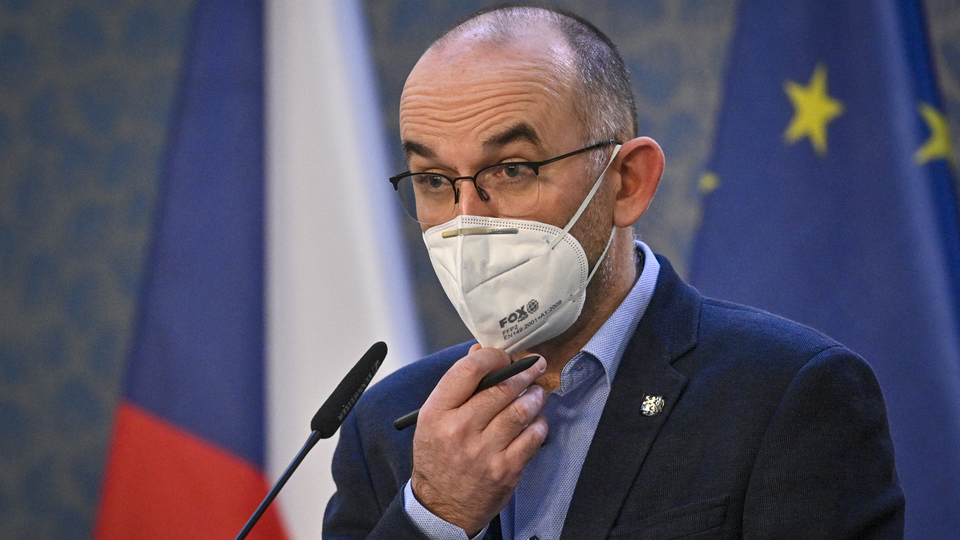 Ministr zdravotnictví Jan Blatný (za ANO).