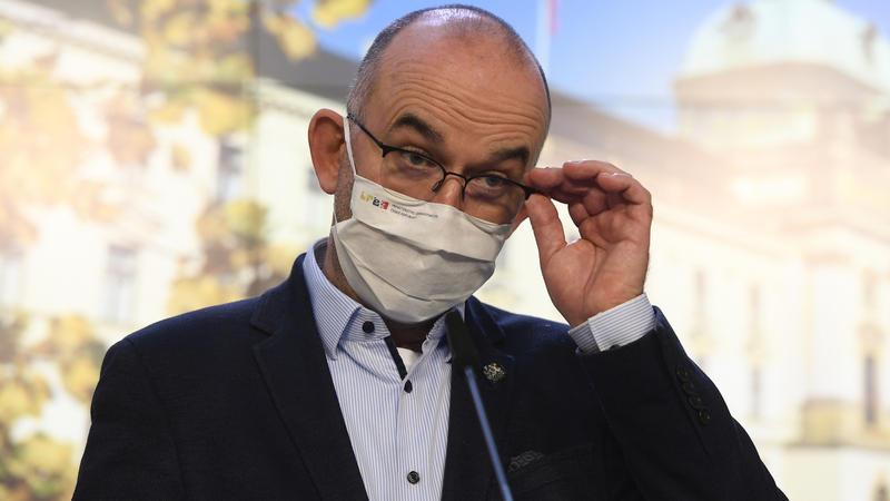 Ministr zdravotnictví Jan Blatný (za ANO).