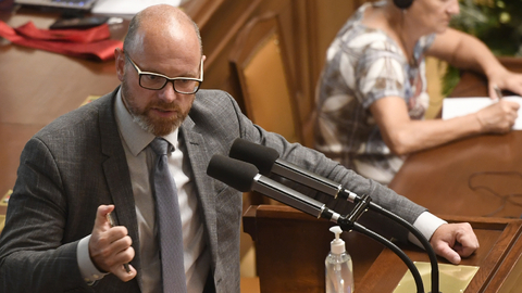 Ministr školství Robert Plaga ( za ANO).