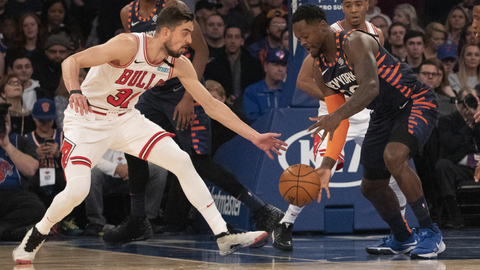Český basketbalista ve službách Chicaga Tomáš Satoranský.