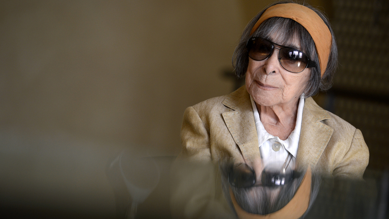 Ve věku 89 let zemřela v Nemocnici Na Homolce v Praze šansoniérka Hana Hegerová.