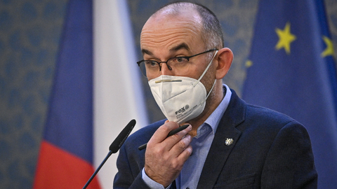 Ministr zdravotnictví Jan Blatný (za ANO).