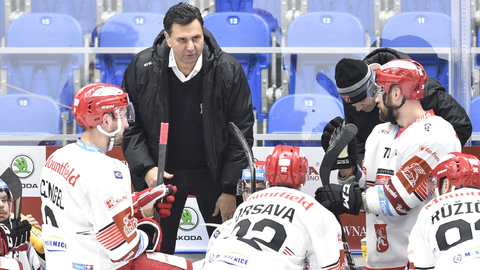 Trenér Vladimír Růžička končí na lavičce hradeckého týmu. 