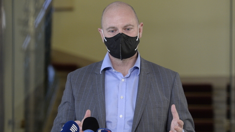 Ministr školství Robert Plaga ( za ANO).