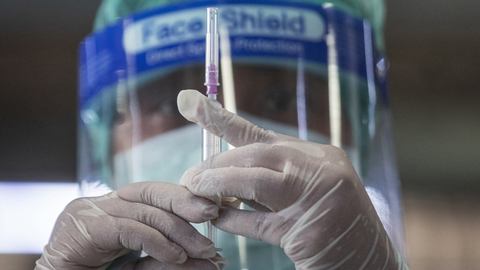 Zdravotníci v Česku aplikovali od začátku očkování přes dva miliony dávek vakcíny