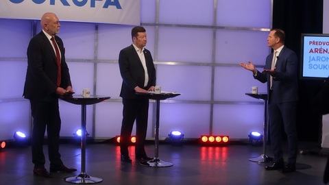 Moderátor pořadu Jaromír Soukup, předseda SPD Tomio Okamura a poslanec Leo Luzar (KSČM).