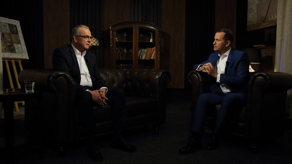 Moderátor pořadu Jaromír Soukup a bývalý poslanec Miroslav Kalousek (TOP 09).