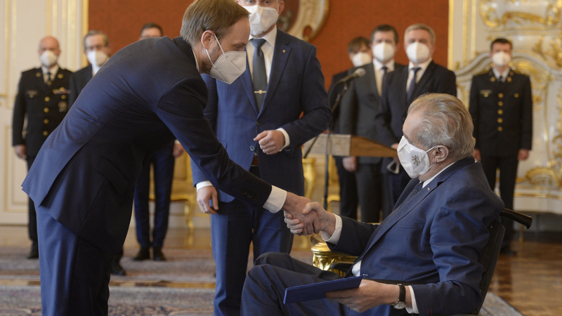 Prezident Miloš Zeman jmenuje nového ministra zahraničí Jakuba Kulhánka (ČSSD).