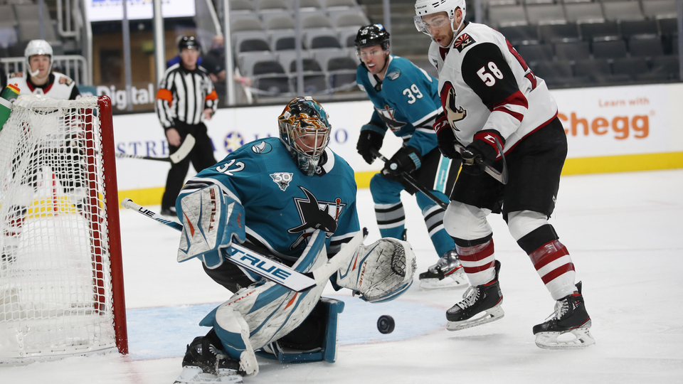 Vítězný večer brankáře San Jose Sharks Josefa Kořenáře.