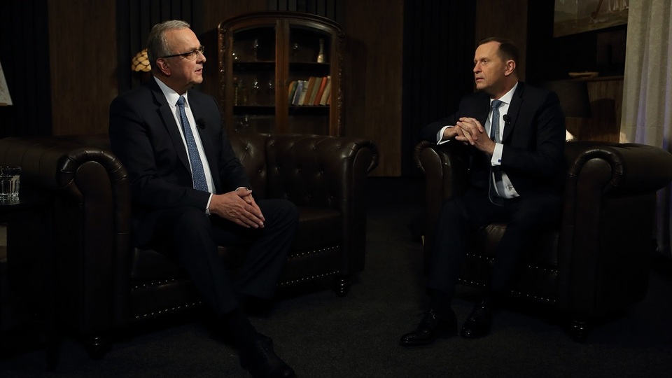 Moderátor pořadu Jaromír Soukup a bývalý poslanec Miroslav Kalousek (TOP 09).