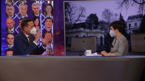 Moderátor pořadu Jaromír Soukup a poslankyně Olga Richterová (Piráti).