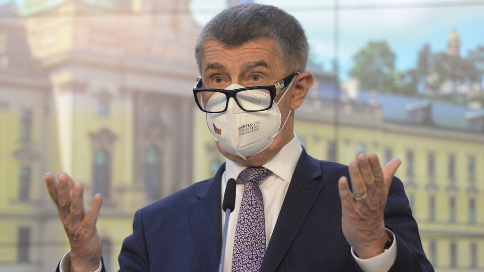 Premiér Andrej Babiš hovoří 13. května 2021 v Praze na tiskové konferenci k postupu očkování u praktických lékařů.