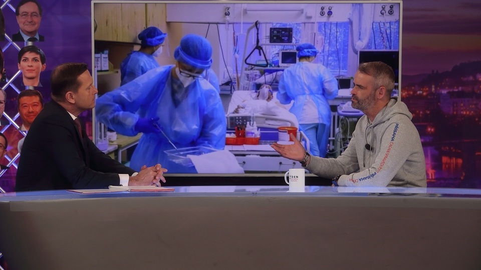 Moderátor pořadu Jaromír Soukup a bývalý elitní policejní vyšetřovatel Robert Šlachta.