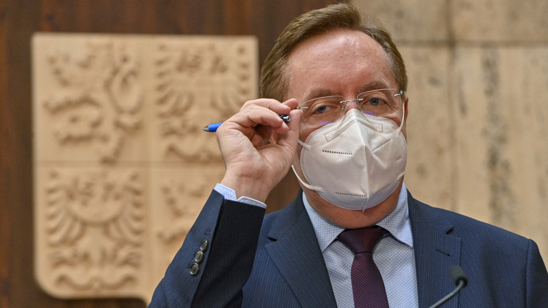 Ministr zdravotnictví Petr Arenberger (za ANO).