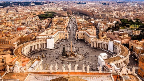 Svatopetrské náměstí ve Vatikánu.