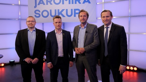 Moderátor pořadu Jaromír Soukup se svými hosty.