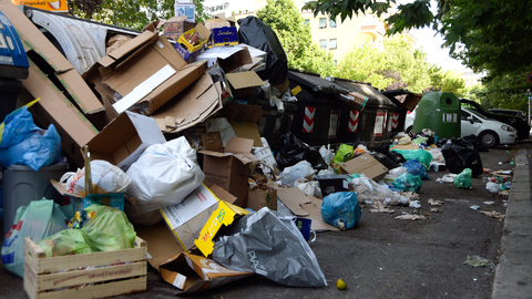 Odpadky v ulicích Říma.