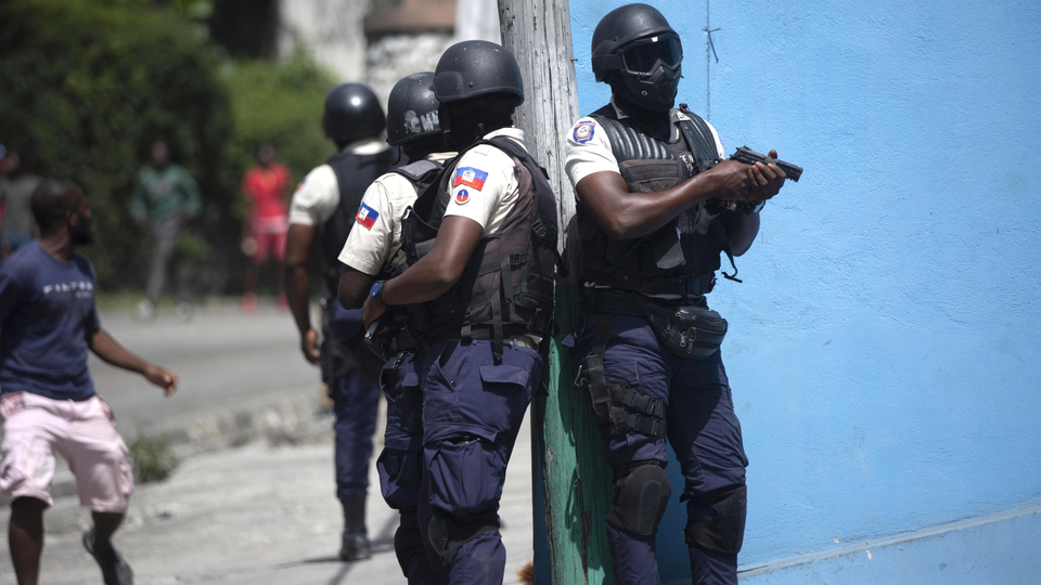 Haitské policejní složky po útoku na prezidenta.