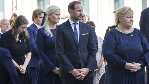 Připomínka výročí tragických útoků v Norsku.