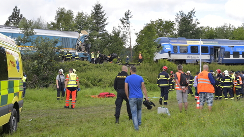 U obce Milavče mezi stanicemi Domažlice a Blížejov se 4. srpna 2021 kolem osmé ráno srazily dva vlaky. Dva lidé zemřeli, několik je ve vážném stavu, zhruba tři desítky zraněných jsou mimo ohrožení života. Na místě zasahují desítky záchranářů.