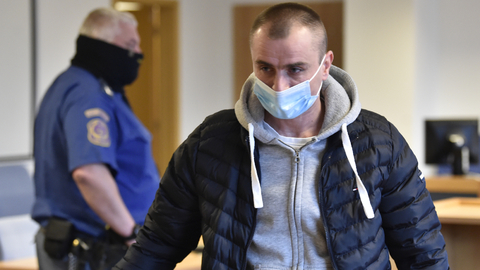 Obžalovaný Rafal Grzegorz Suchwalko v jednací síni zlínské pobočky Krajského soudu Brno, který se začal 7. prosince 2020 zabývat případem tří mužů, kteří podle obžaloby v období nejméně od srpna 2019 do ledna 2020 na území České republiky nakupovali marihuanu, kterou následně za účelem další distribuce vyváželi do Polska.