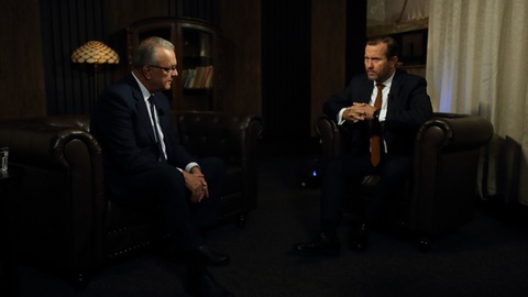 Moderátor pořadu Jaromír Soukup a bývalý poslanec Miroslav Kalousek (TOP 09).