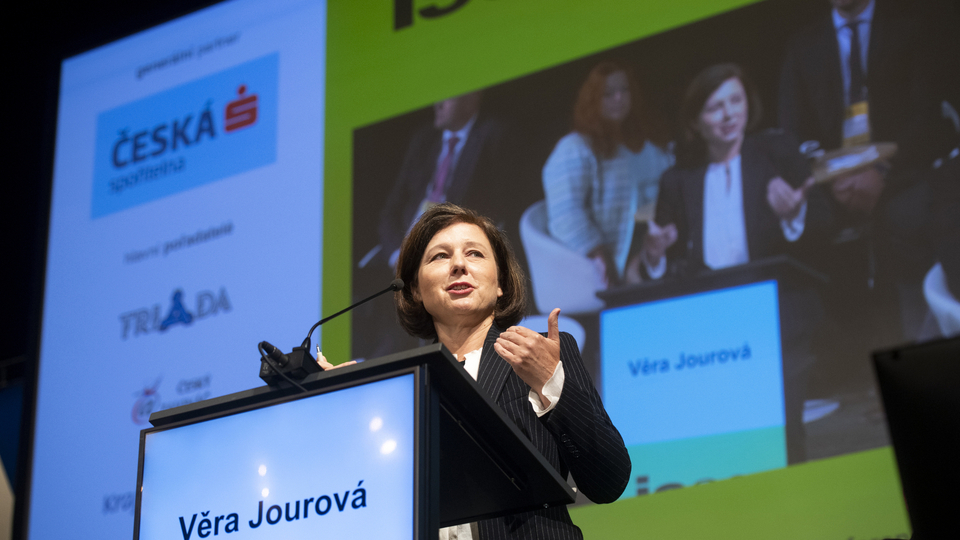 Eurokomisařka Věra Jourová vystoupila 20. září 2021 v kongresovém centru Aldis v Hradci Králové na mezinárodní konferenci Internet ve státní správě a samosprávě (ISSS).