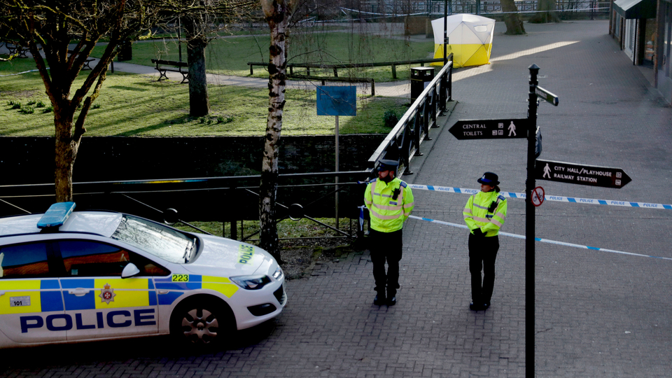 Britská policie oznámila, že obvinila třetího Rusa v případě pokusu o vraždu bývalého ruského dvojího agenta Sergeje Skripala v Salisbury v roce 2018.