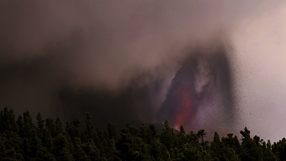 Lávový proud ze sopky Cumbre Vieja na Kanárských ostrovech.