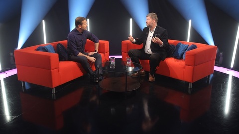 Moderátor pořadu Jaromír Soukup a europoslanec Jiří Pospíšil (TOP 09).