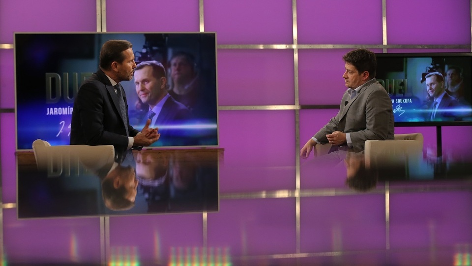 Moderátor pořadu Jaromír Soukup a poslanec Patrik Nacher (za ANO).