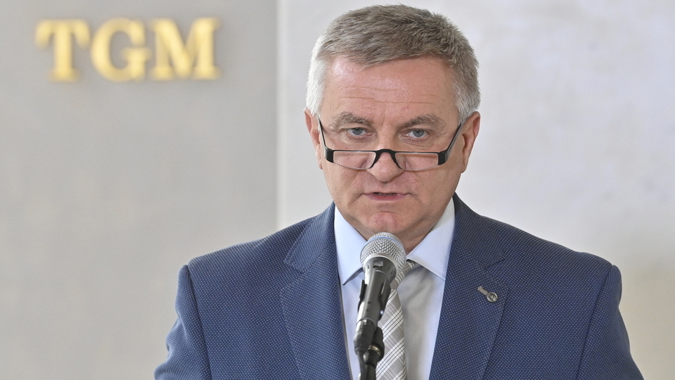 Briefing vedoucího Kanceláře prezidenta republiky Vratislava Mynáře ke zdravotnímu stavu prezidenta Miloše Zemana se konal 18. října 2021 na Pražském hradě.
