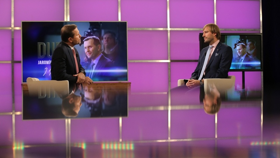 Moderátor pořadu Jaromír Soukup a ministr zdravotnictví Adam Vojtěch (ANO).