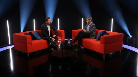 Moderátor pořadu Jaromír Soukup a senátor Marek Hilšer.